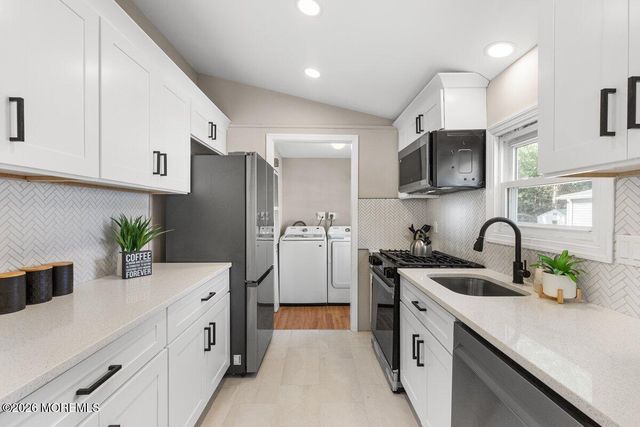 35 Deer Way, Manalapan, NJ 07726