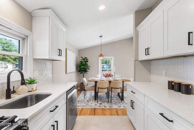 35 Deer Way, Manalapan, NJ 07726