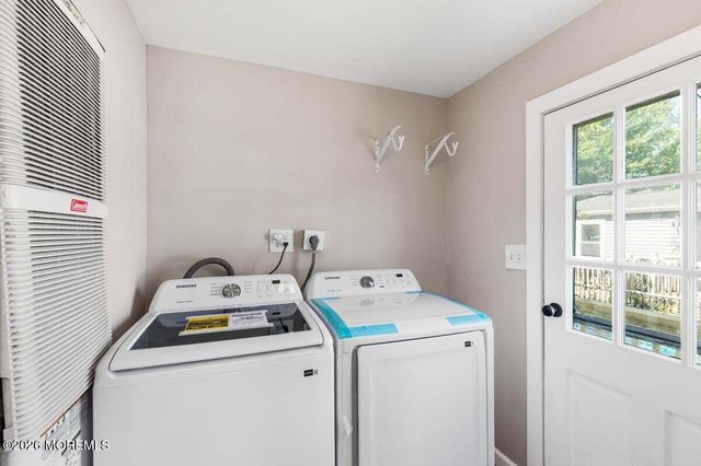 35 Deer Way, Manalapan, NJ 07726