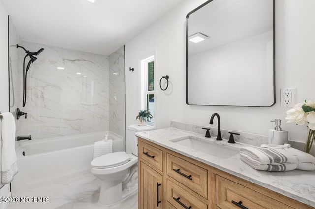 35 Deer Way, Manalapan, NJ 07726