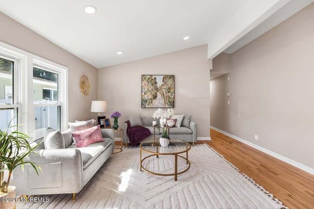 35 Deer Way, Manalapan, NJ 07726