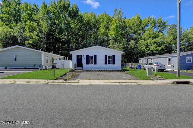 35 Deer Way, Manalapan, NJ 07726