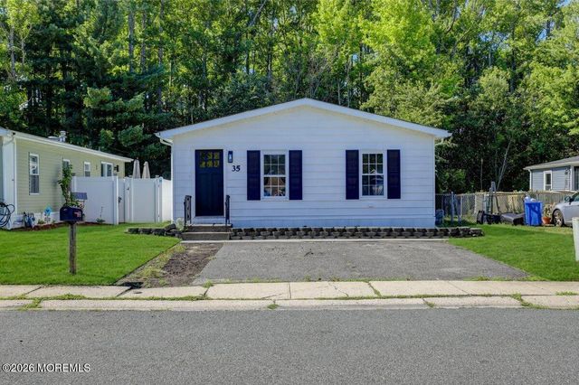 35 Deer Way, Manalapan, NJ 07726