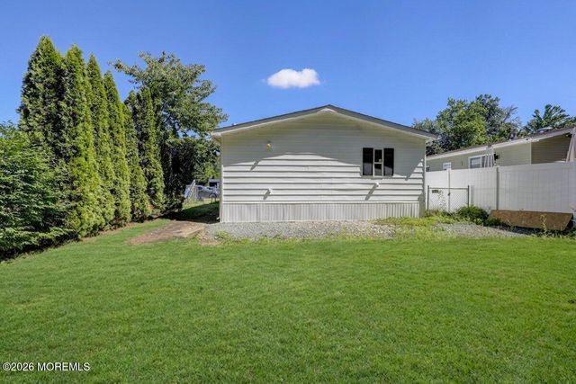 35 Deer Way, Manalapan, NJ 07726