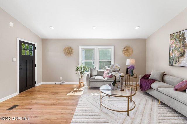 35 Deer Way, Manalapan, NJ 07726