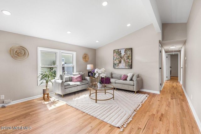35 Deer Way, Manalapan, NJ 07726