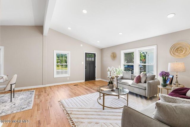35 Deer Way, Manalapan, NJ 07726
