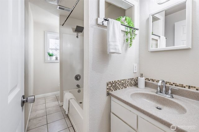 12418 SE 251st Place, Kent, WA 98030