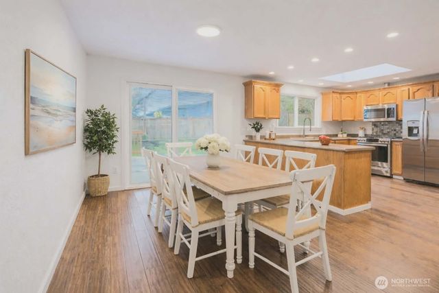 12418 SE 251st Place, Kent, WA 98030