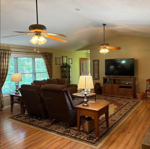 3429 Point Mason Rd, Big Sandy, TN 38221