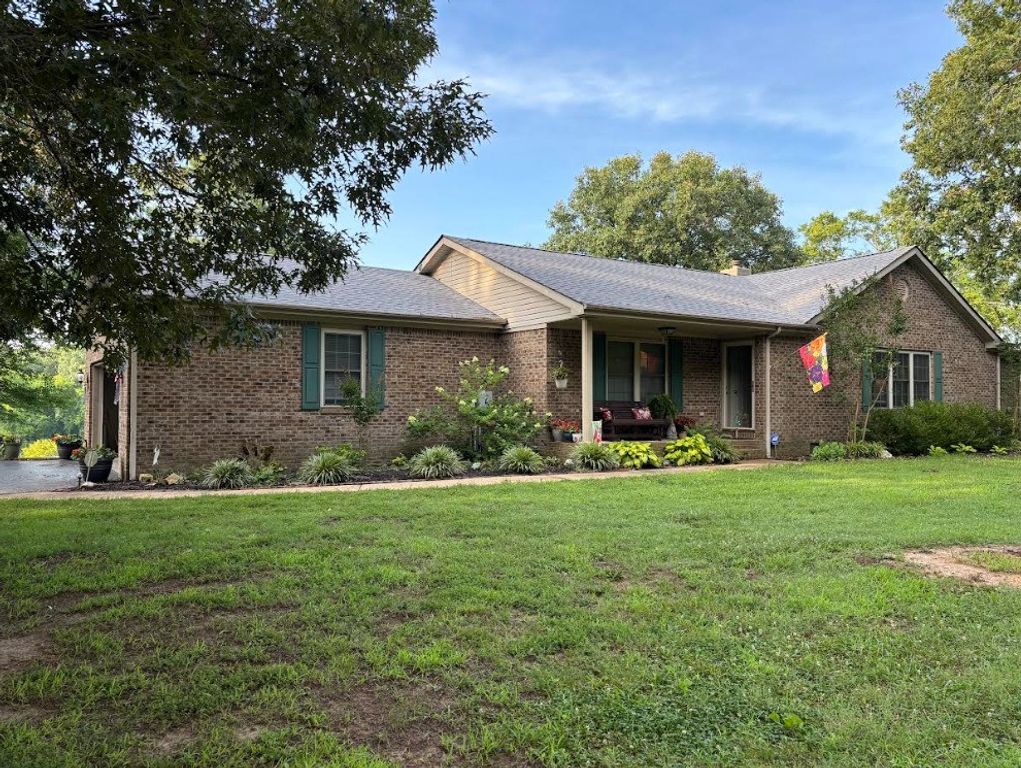 3429 Point Mason Rd, Big Sandy, TN 38221