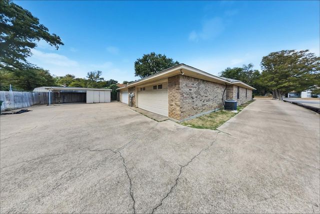 7806 Laver Court, Fort Worth, TX 76112