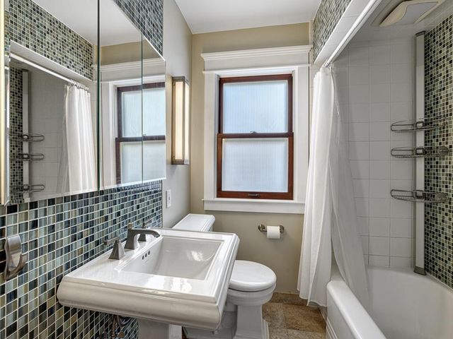 6037 11th Avenue S, Minneapolis, MN 55417