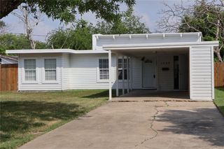 1525 Cambridge Dr, Corpus Christi, TX 78415