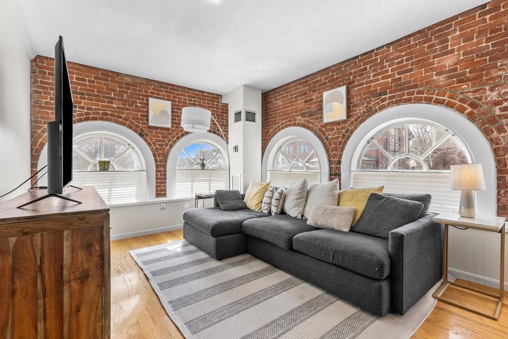 106 13th St 202, Boston, MA 02129