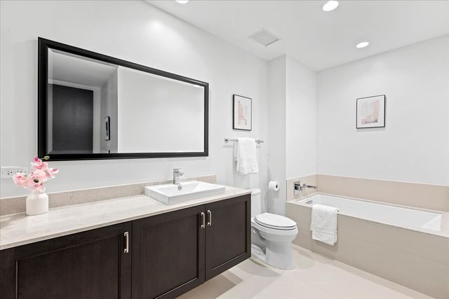 540 W Webster Avenue 311, Chicago, IL 60614