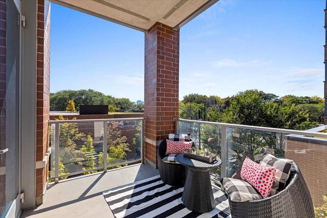 540 W Webster Avenue 311, Chicago, IL 60614