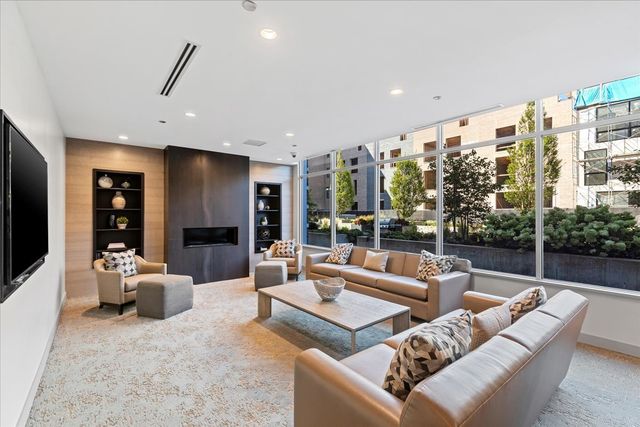 540 W Webster Avenue 311, Chicago, IL 60614