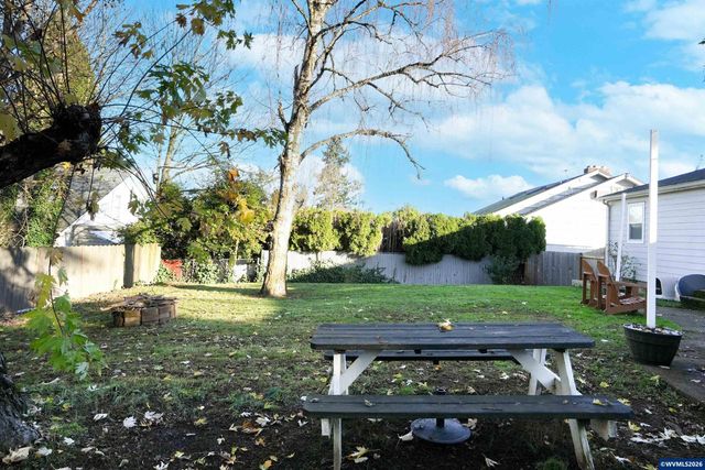 1425 Marshall Dr SE, Salem, OR 97302