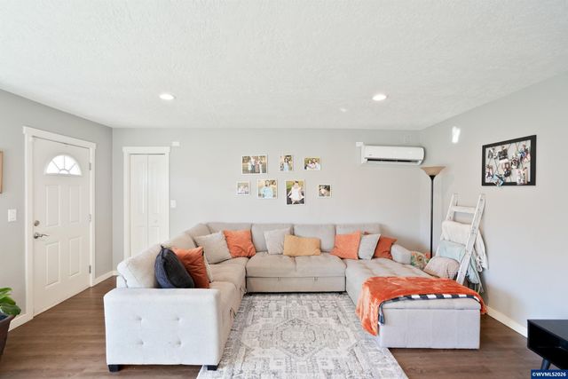 1425 Marshall Dr SE, Salem, OR 97302