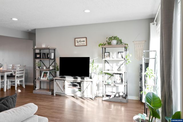 1425 Marshall Dr SE, Salem, OR 97302