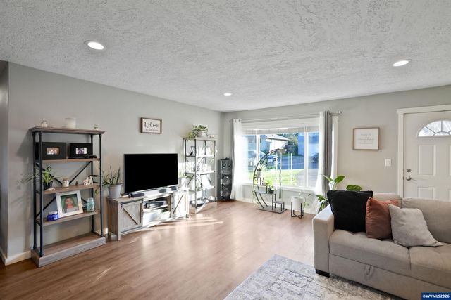 1425 Marshall Dr SE, Salem, OR 97302