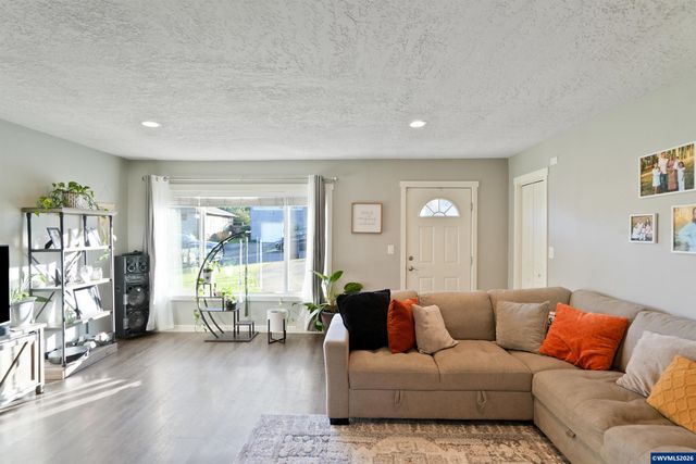 1425 Marshall Dr SE, Salem, OR 97302