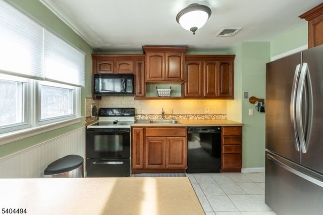 13 Apache Trl, Rockaway Twp., NJ 07866