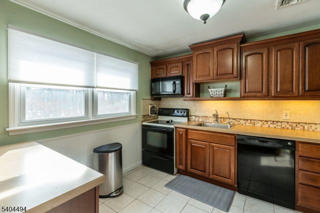 13 Apache Trl, Rockaway Twp., NJ 07866