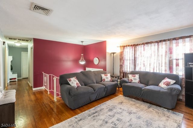 13 Apache Trl, Rockaway Twp., NJ 07866