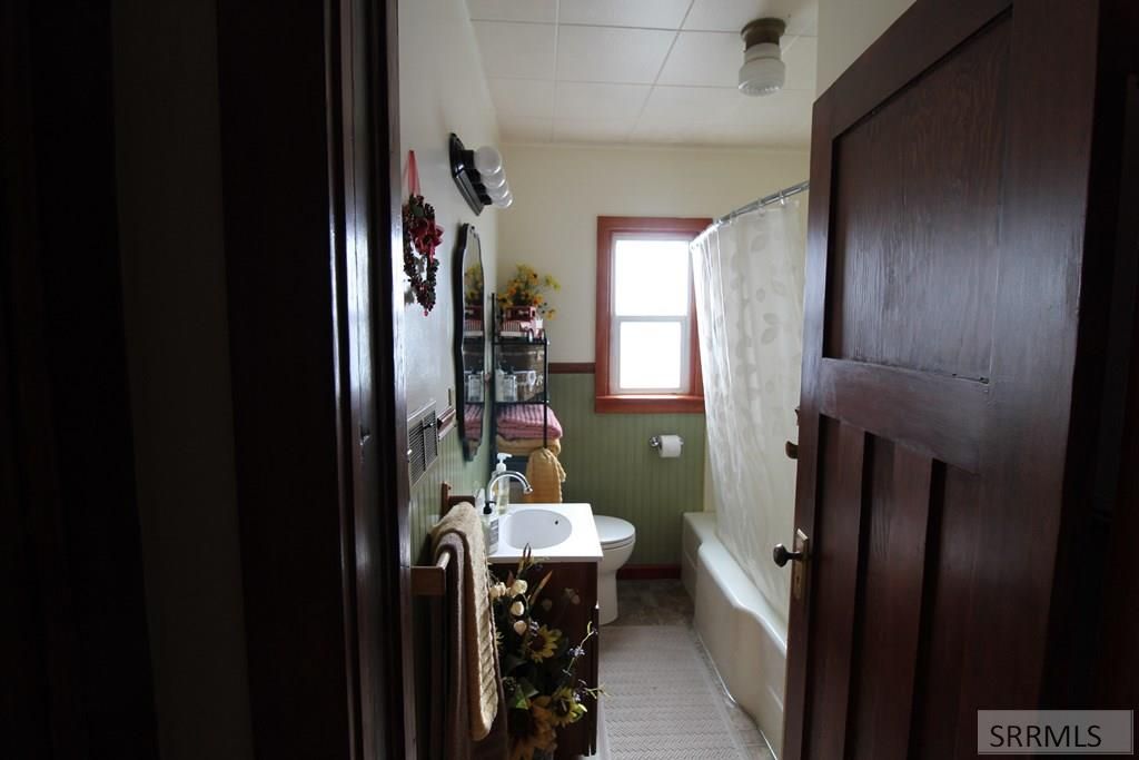 Image 16 of property listing at 419 W Grand Avenue, Arco, ID 83213