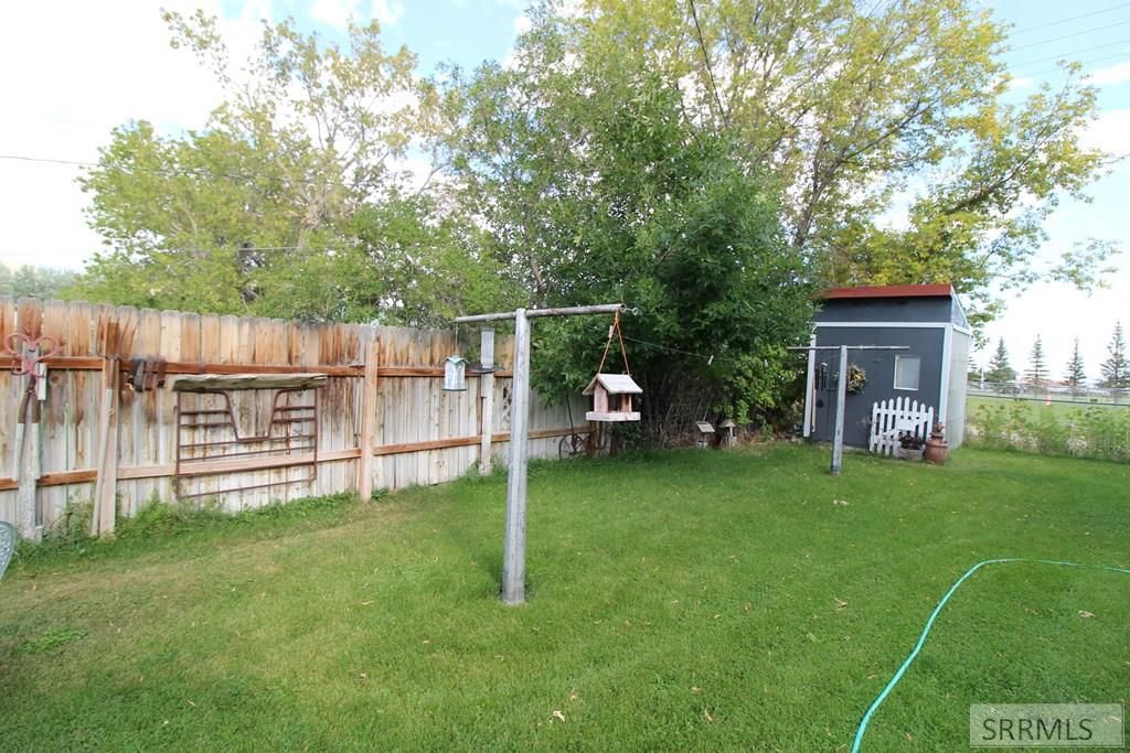 Image 22 of property listing at 419 W Grand Avenue, Arco, ID 83213