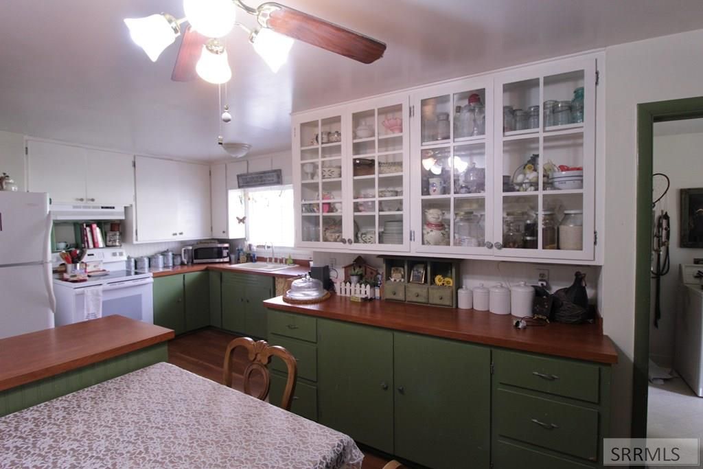 Image 4 of property listing at 419 W Grand Avenue, Arco, ID 83213