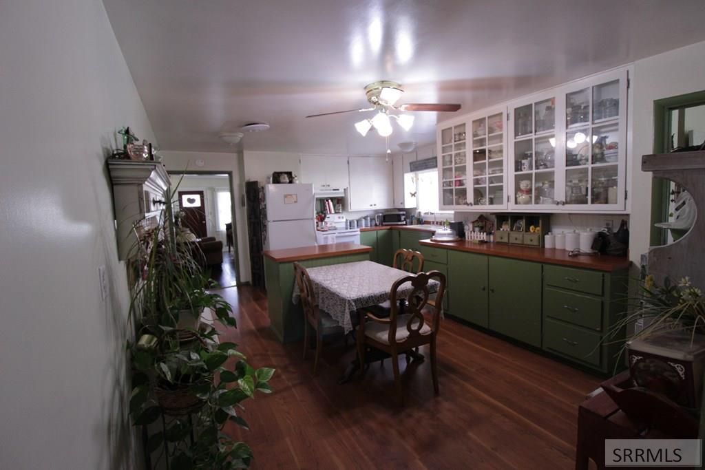 Image 7 of property listing at 419 W Grand Avenue, Arco, ID 83213