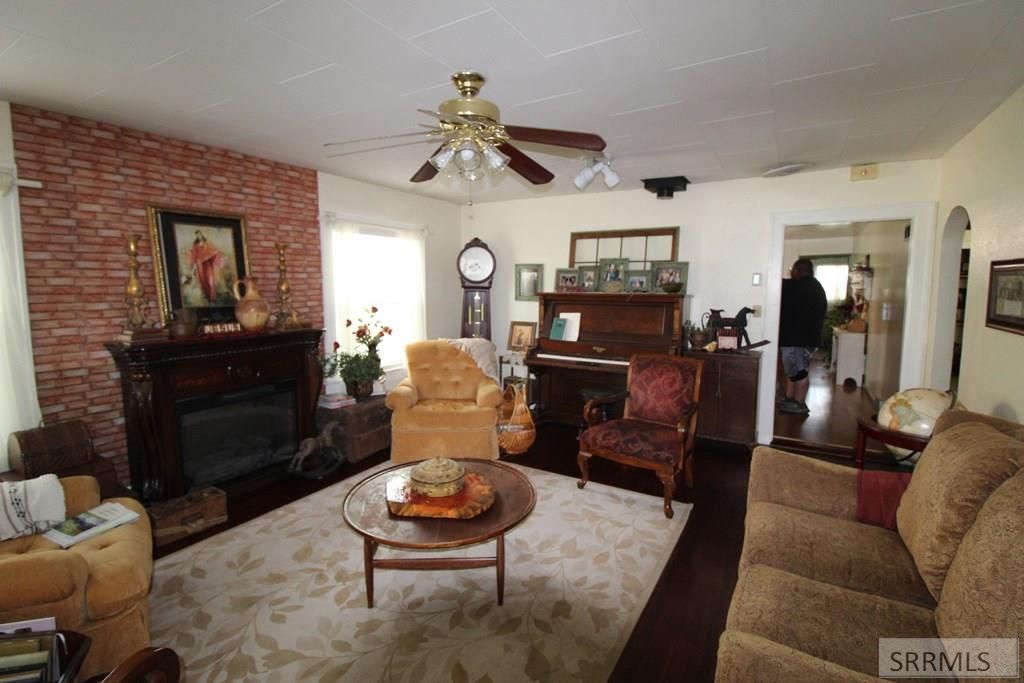 Image 8 of property listing at 419 W Grand Avenue, Arco, ID 83213