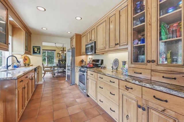3679 Cameo Dr, Oceanside, CA 92056