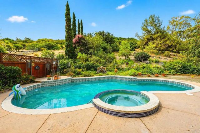 3679 Cameo Dr, Oceanside, CA 92056