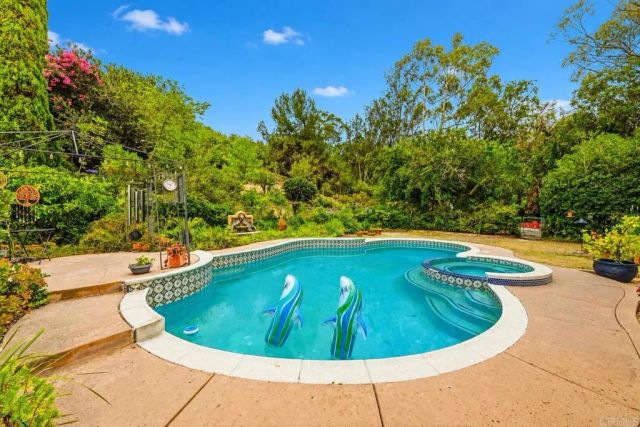 3679 Cameo Dr, Oceanside, CA 92056