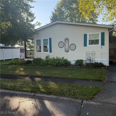 7 Symphony Street, Olmsted Twp, OH 44138