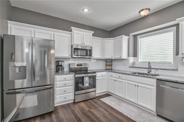 5200 Meadowsweet Lane, Shawnee, KS 66226