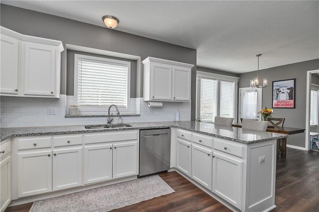 5200 Meadowsweet Lane, Shawnee, KS 66226