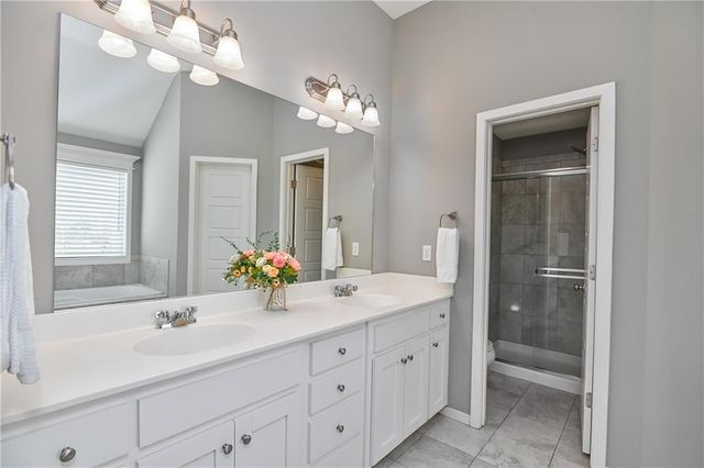 5200 Meadowsweet Lane, Shawnee, KS 66226