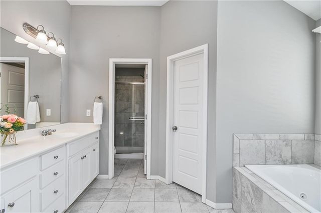 5200 Meadowsweet Lane, Shawnee, KS 66226