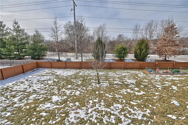 5200 Meadowsweet Lane, Shawnee, KS 66226