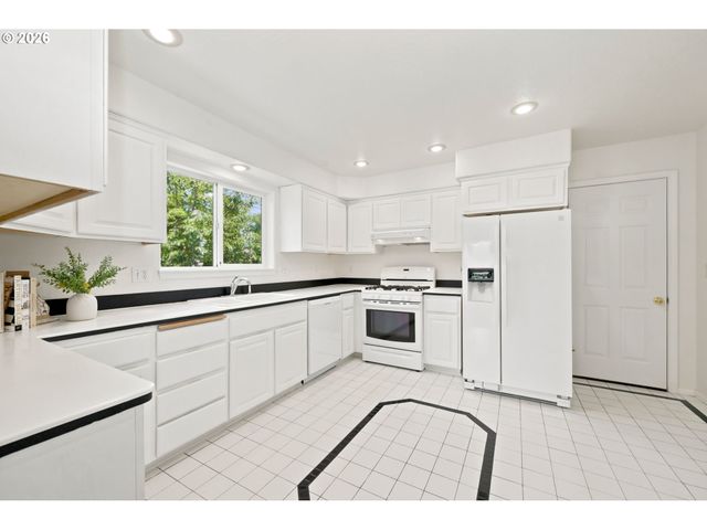 1512 T St, Springfield, OR 97477