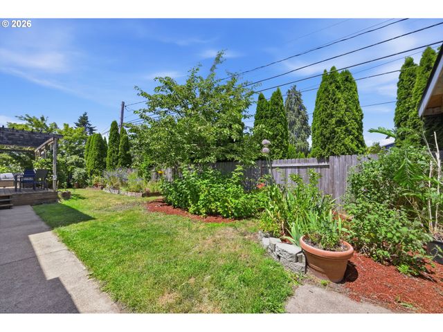 1512 T St, Springfield, OR 97477