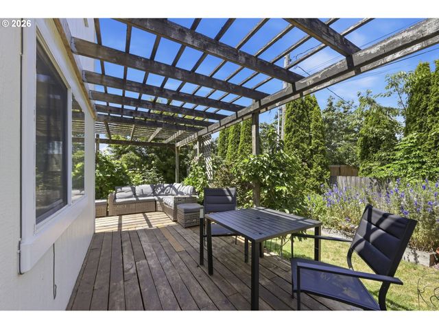1512 T St, Springfield, OR 97477
