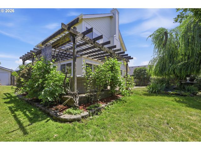 1512 T St, Springfield, OR 97477