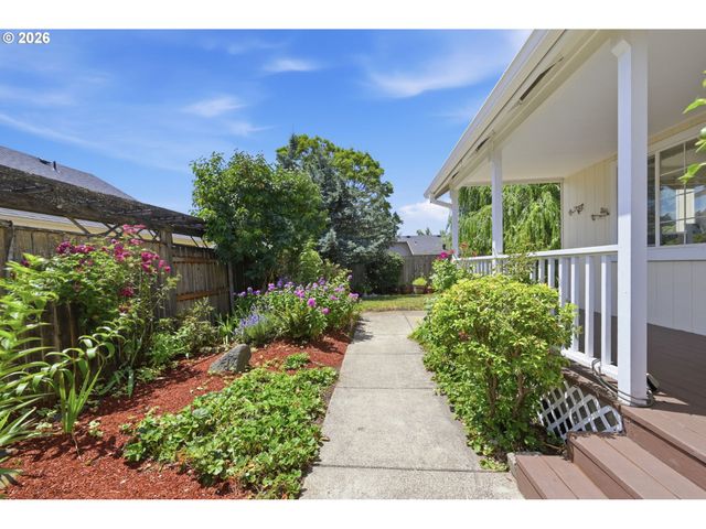 1512 T St, Springfield, OR 97477