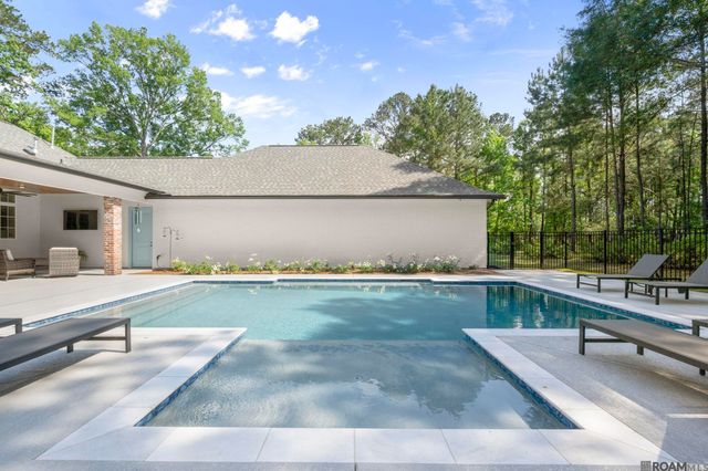 10108 Longleaf Ln, St Francisville, LA 70775